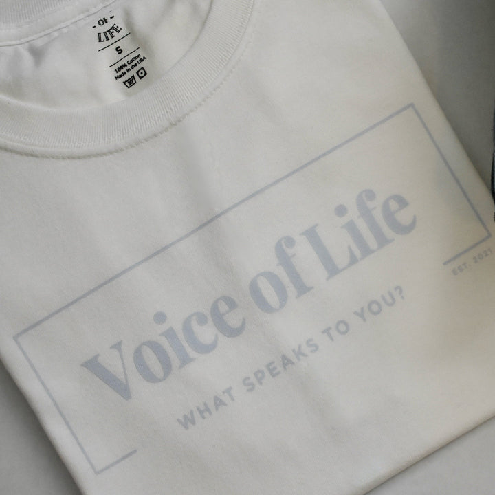 Signature tee in white closeup